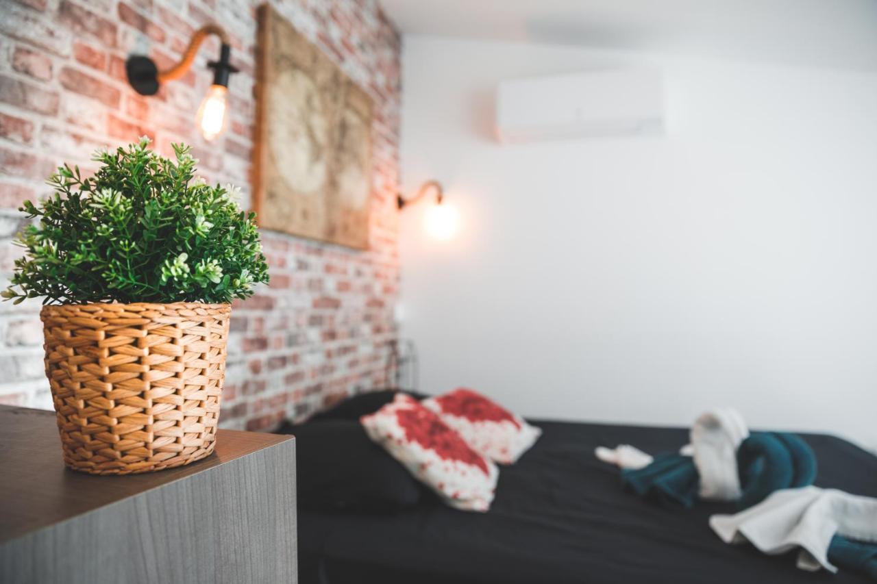 Love Loft Spa Ambronay Exterior foto